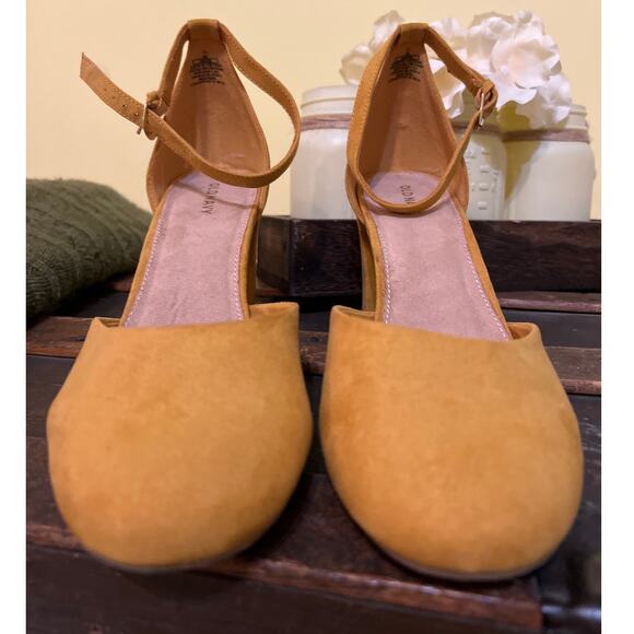 Gold Yellow Faux Suede Chunky Stacked Block Heel Strappy Pumps Size 11 Indie - Picture 2 of 7